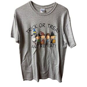 Halloween T shirt Mens M Gray Peanuts Snoopy Trick or Treat Crew Neck